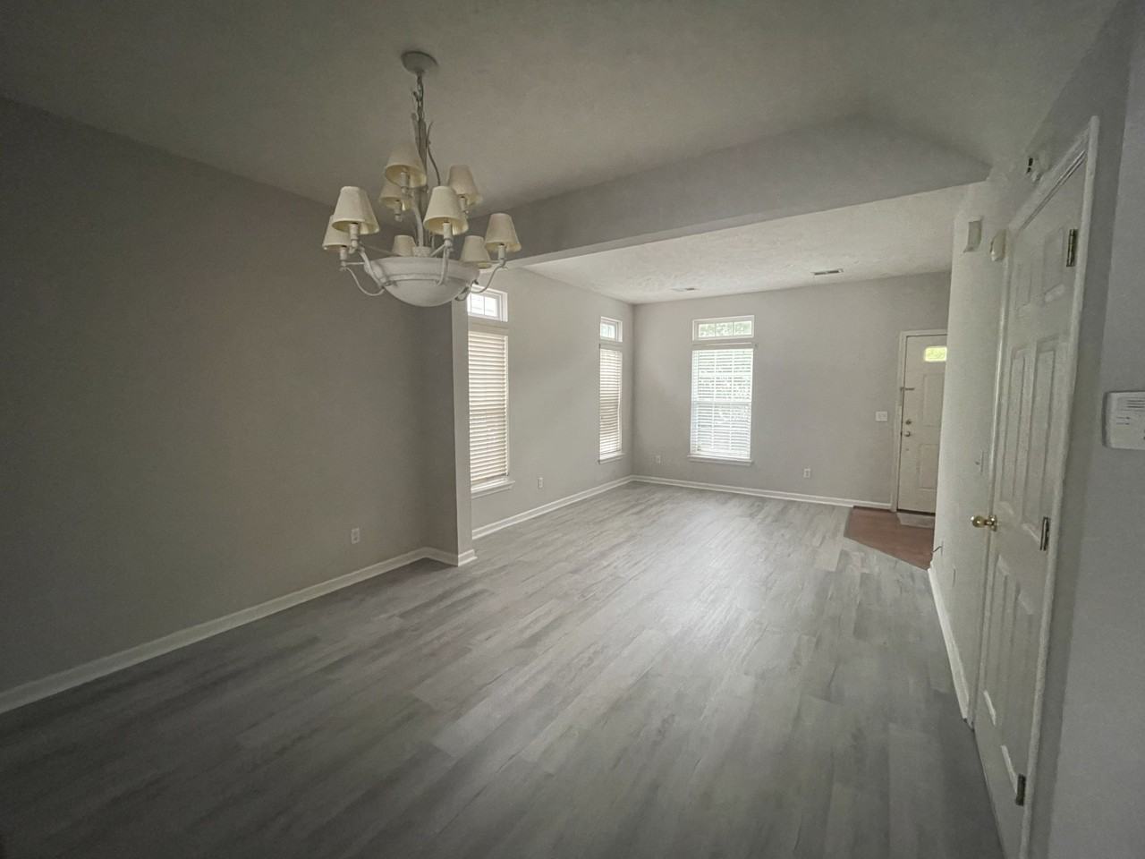 7712 Porter House Dr - Photo 3 of 9