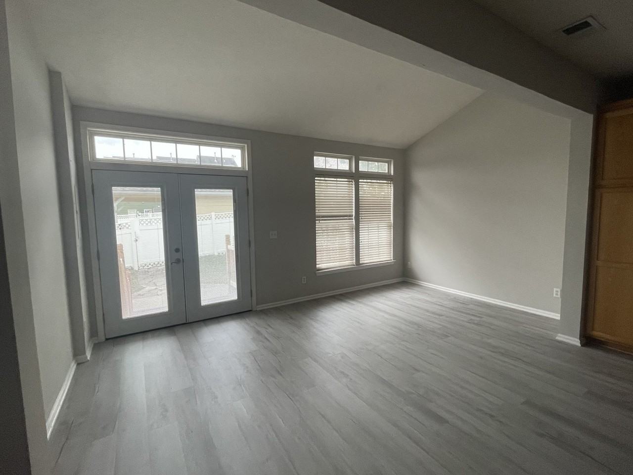 7712 Porter House Dr - Photo 4 of 9