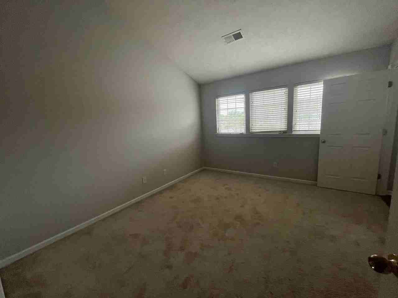 7712 Porter House Dr - Photo 5 of 9