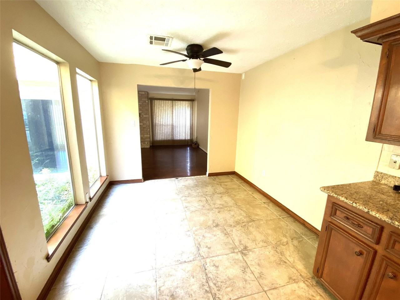 22522 Smokey Hill Dr - Photo 5 of 15