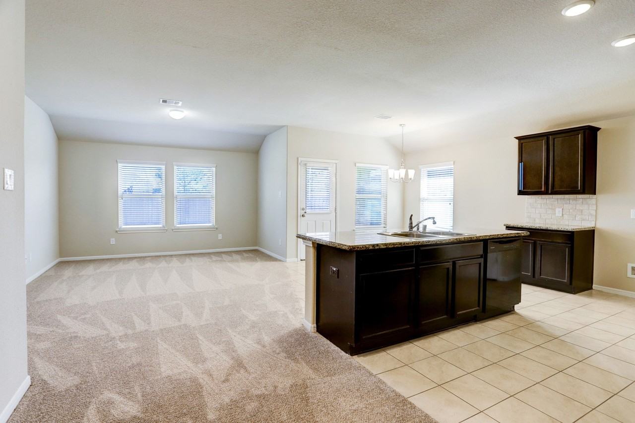 2911 Indwarra Ct - Photo 2 of 18