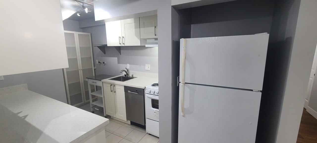 8011 12th Avenue Northeast ##LL - Photo 7 of 12