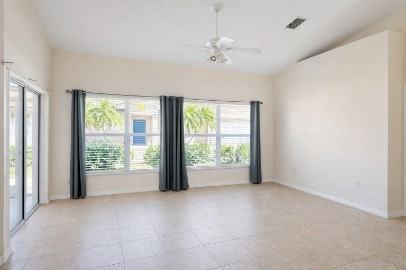 213 Rotonda Blvd W #B - Photo 3 of 12