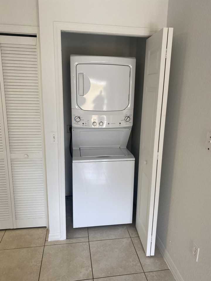 1554 N Delaware Ave #1554 - Photo 7 of 10