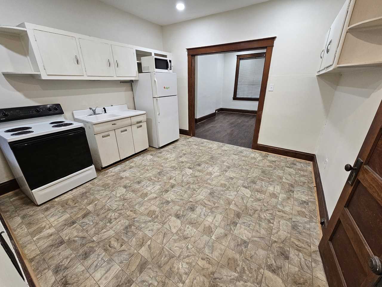 335 N Pine St #1 - Photo 5 of 10