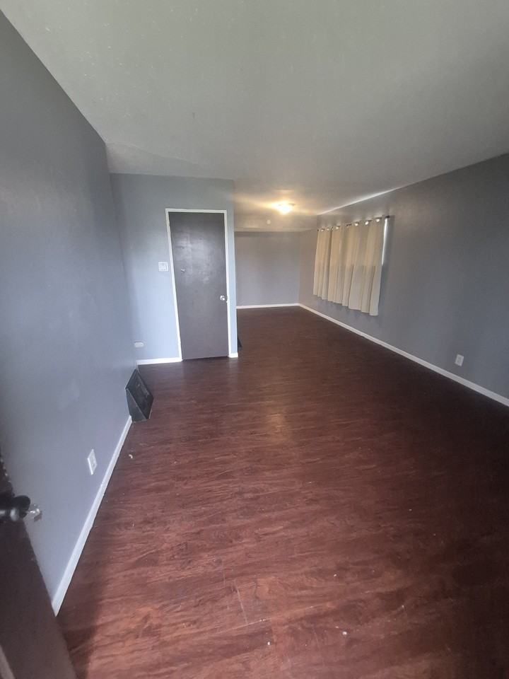 153 Perthshire Rd #1 - Photo 3 of 10