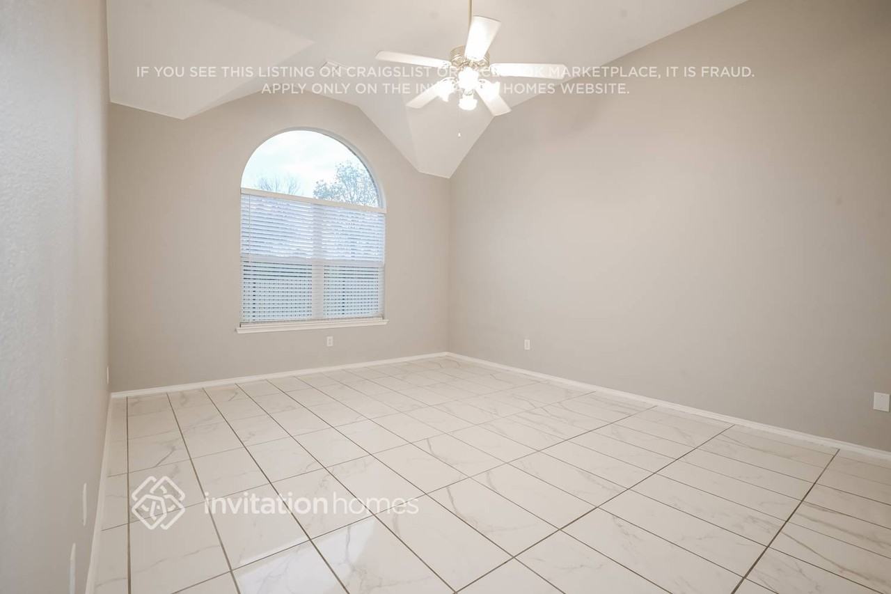 9501 Links Fairway Dr - Photo 3 of 17