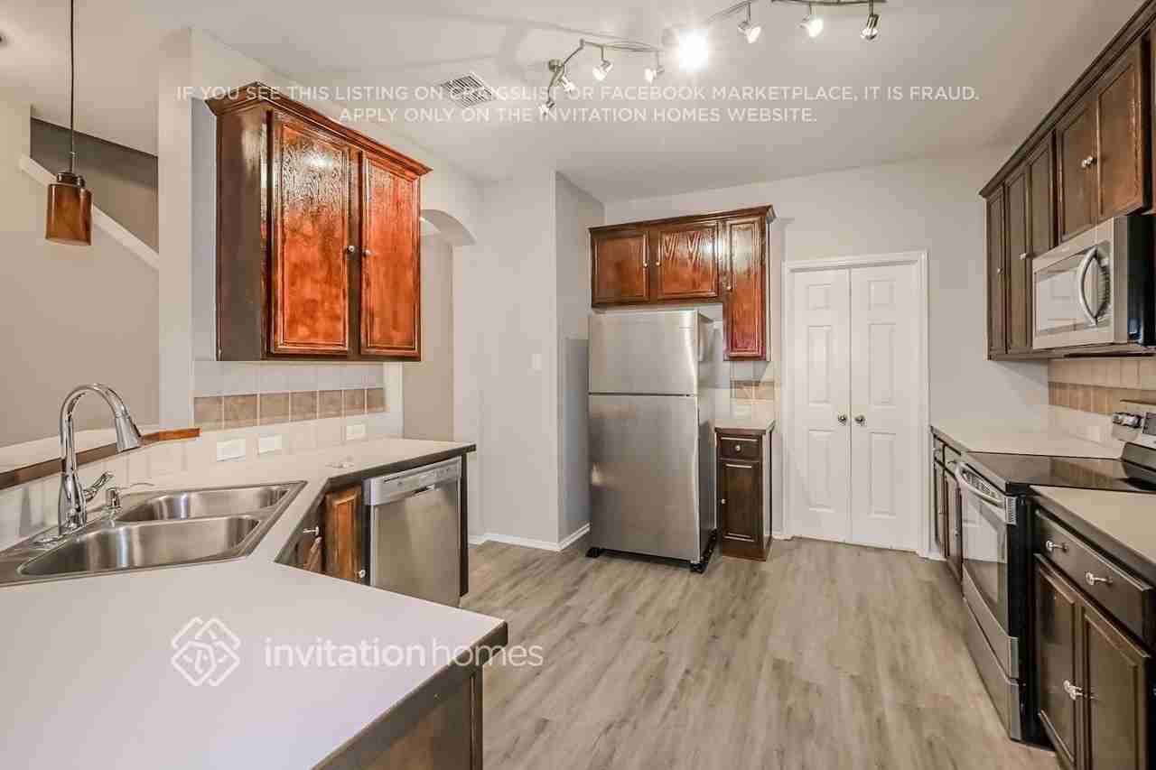 9501 Links Fairway Dr - Photo 6 of 17