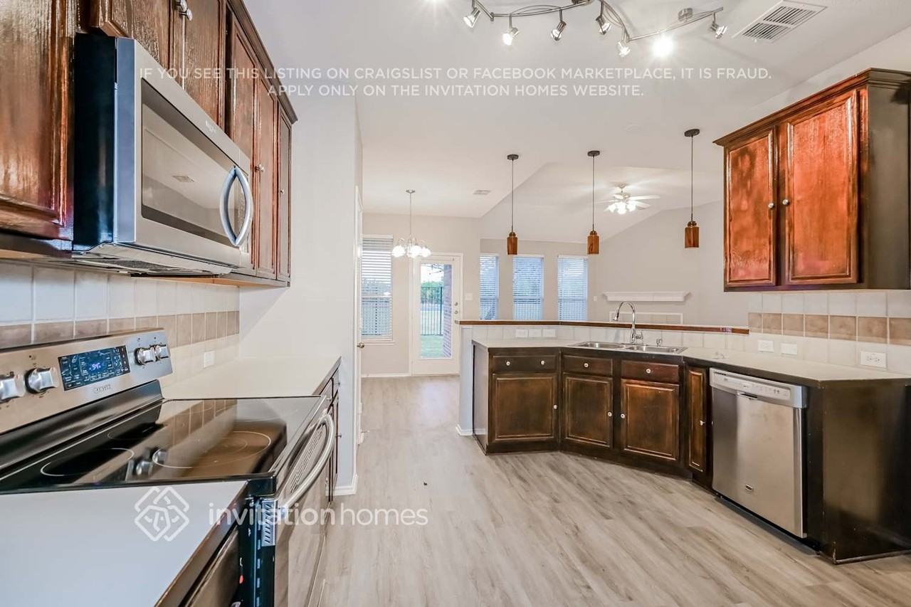 9501 Links Fairway Dr - Photo 7 of 17