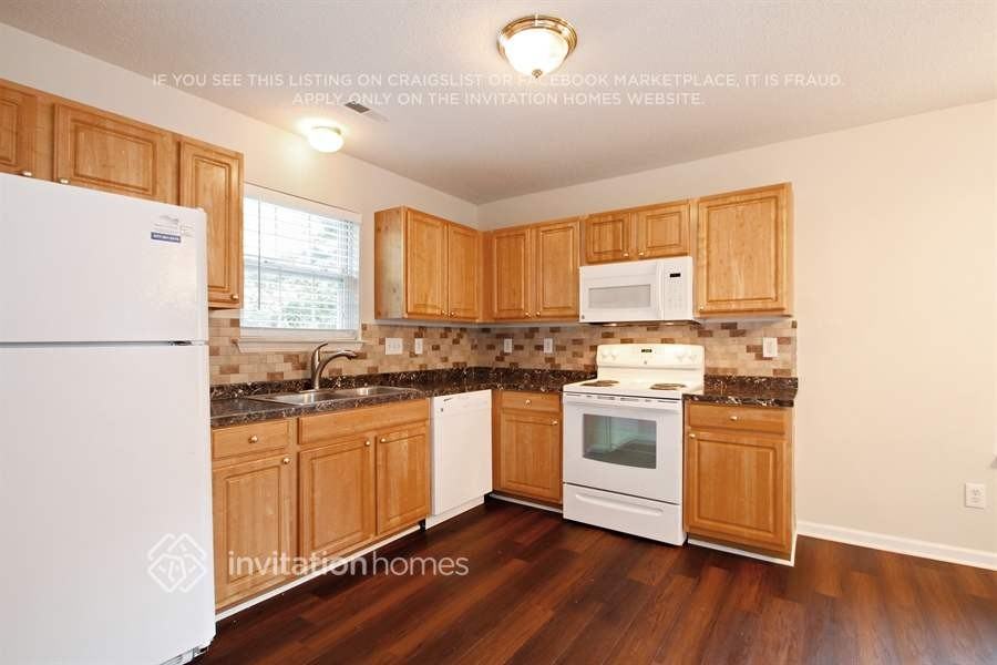 3417 Hunting Wood Ct - Photo 5 of 14