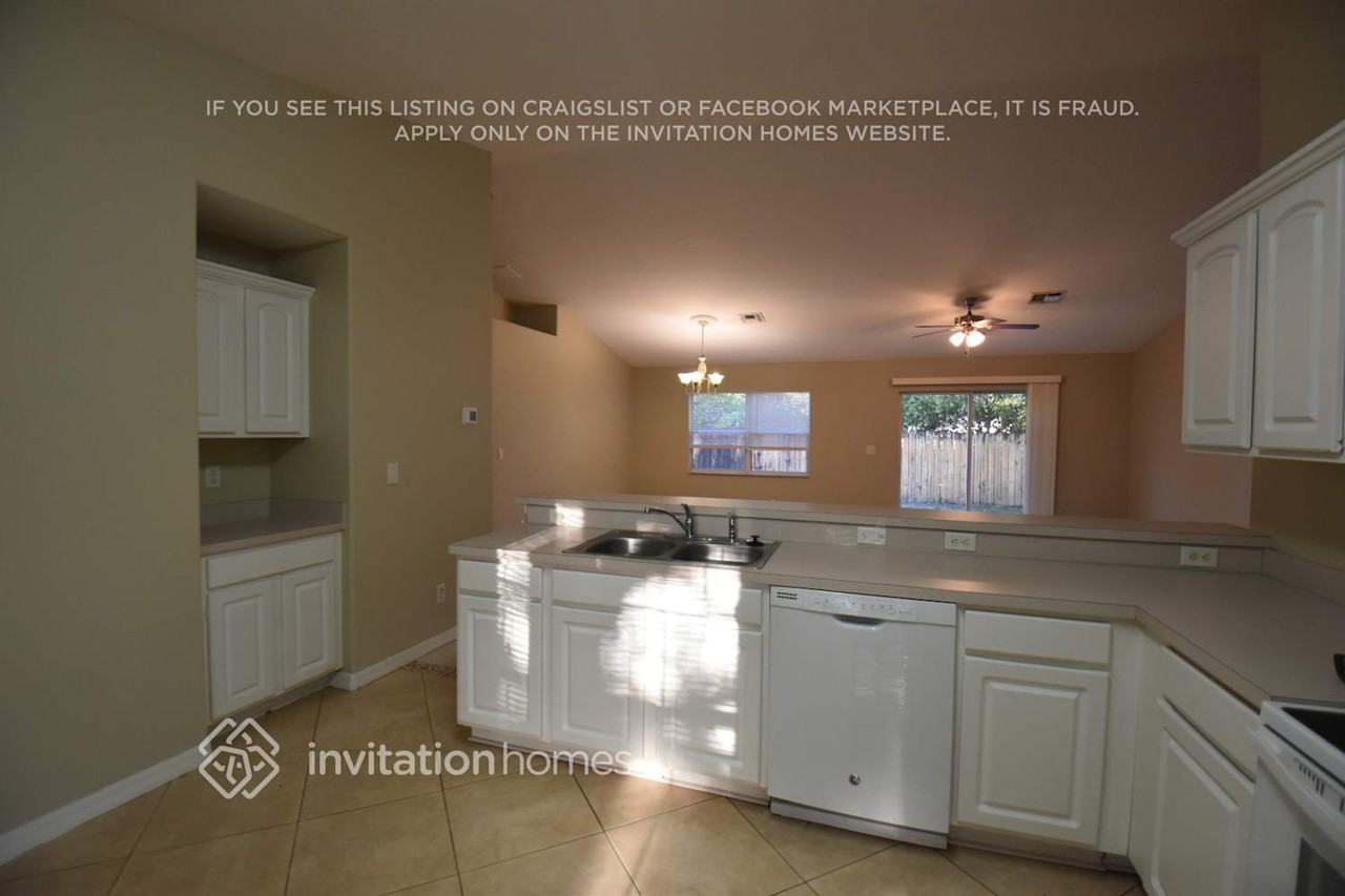 11609 Lake Dr - Photo 3 of 11