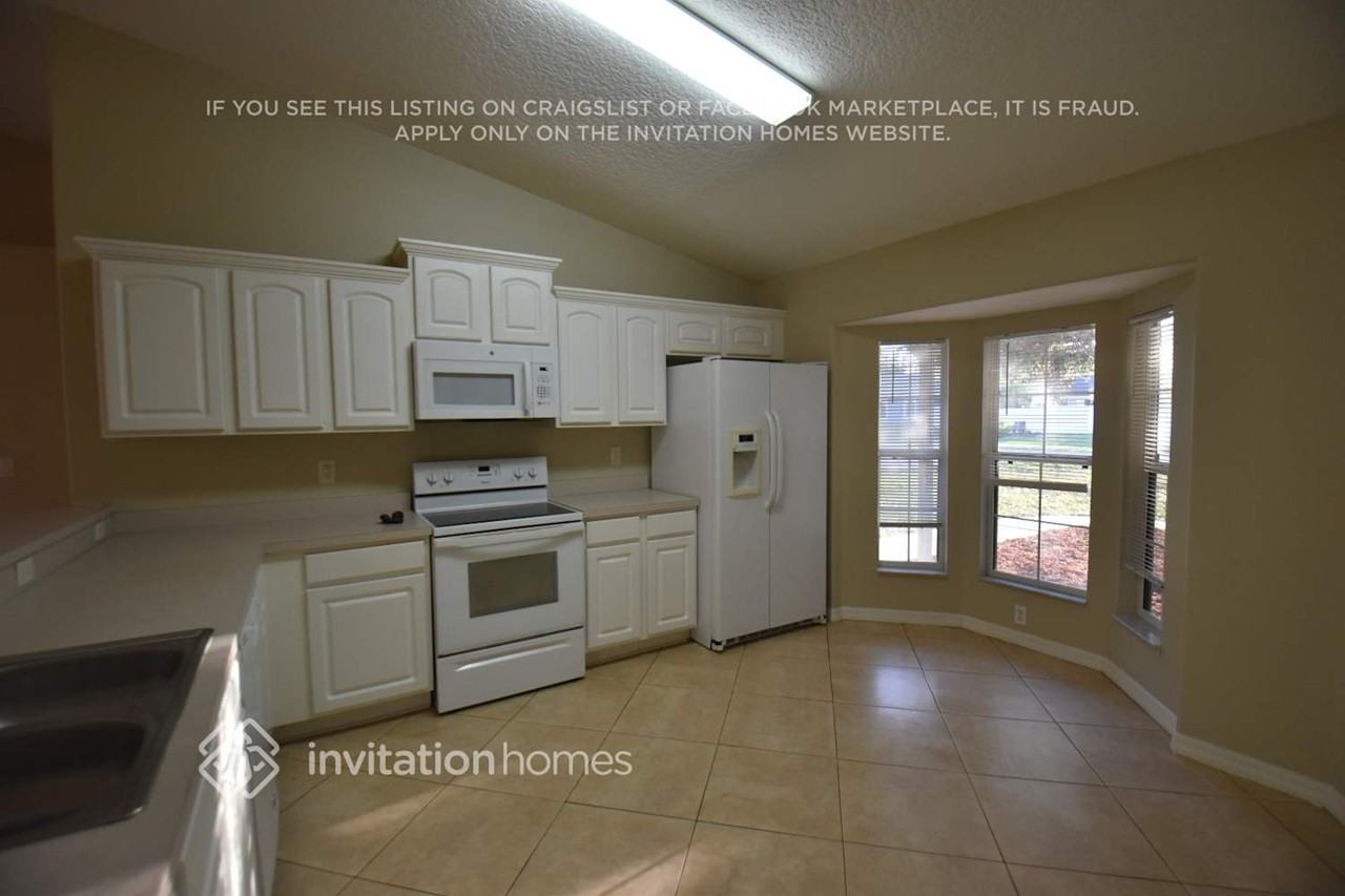 11609 Lake Dr - Photo 4 of 11