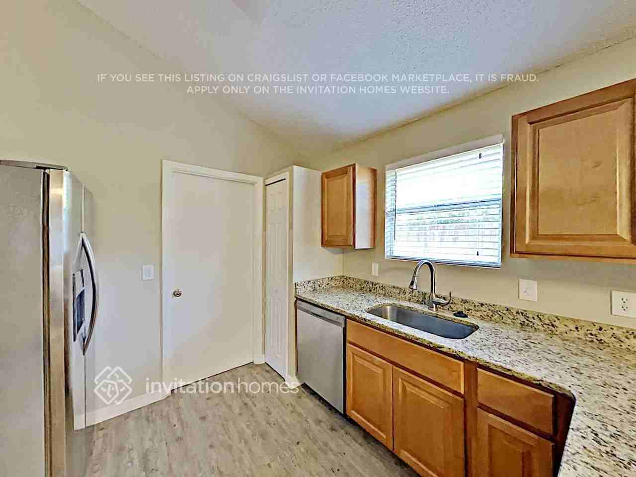 577 Remington Oak Dr - Photo 7 of 16