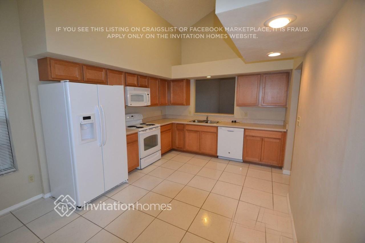 156 Honeywood Dr - Photo 3 of 11