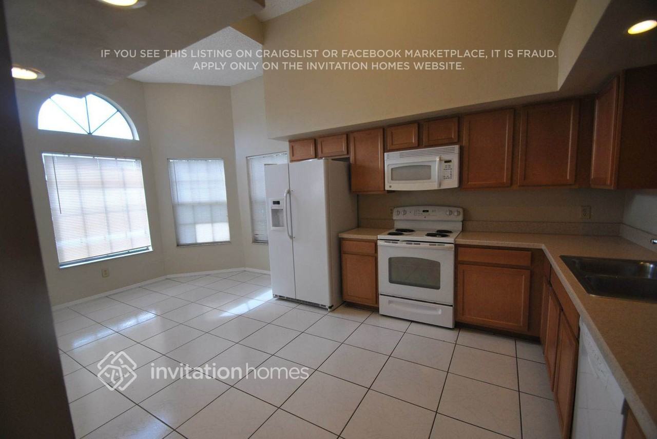 156 Honeywood Dr - Photo 4 of 11