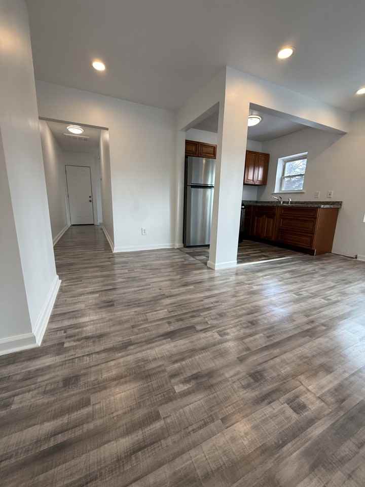 51 S Francis Ave #4 - Photo 3 of 8