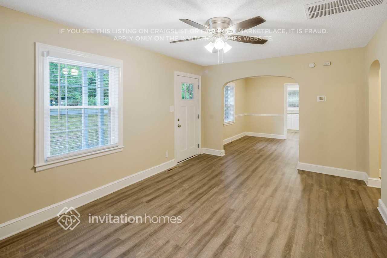 7839 Chapman St - Photo 3 of 22