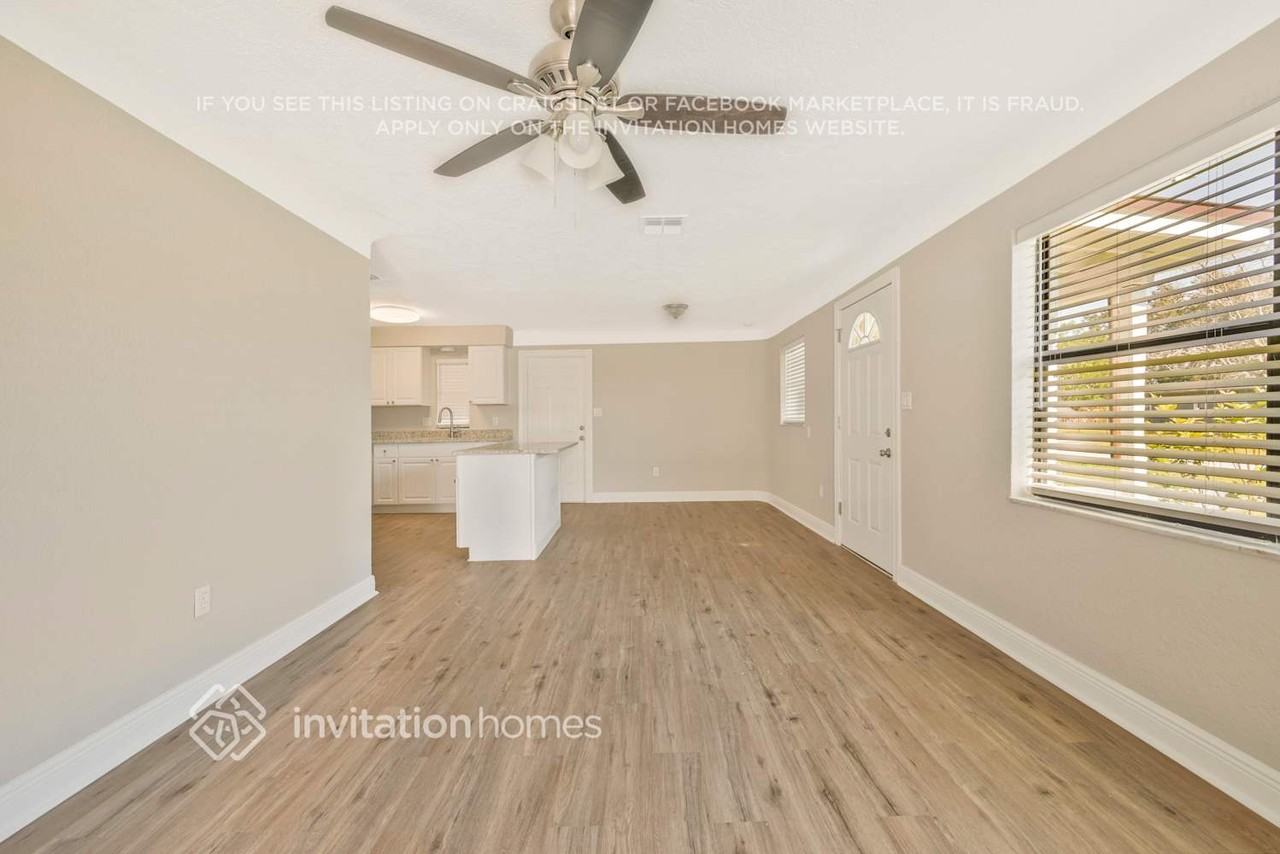 1830 Williams Manor Ave - Photo 3 of 23