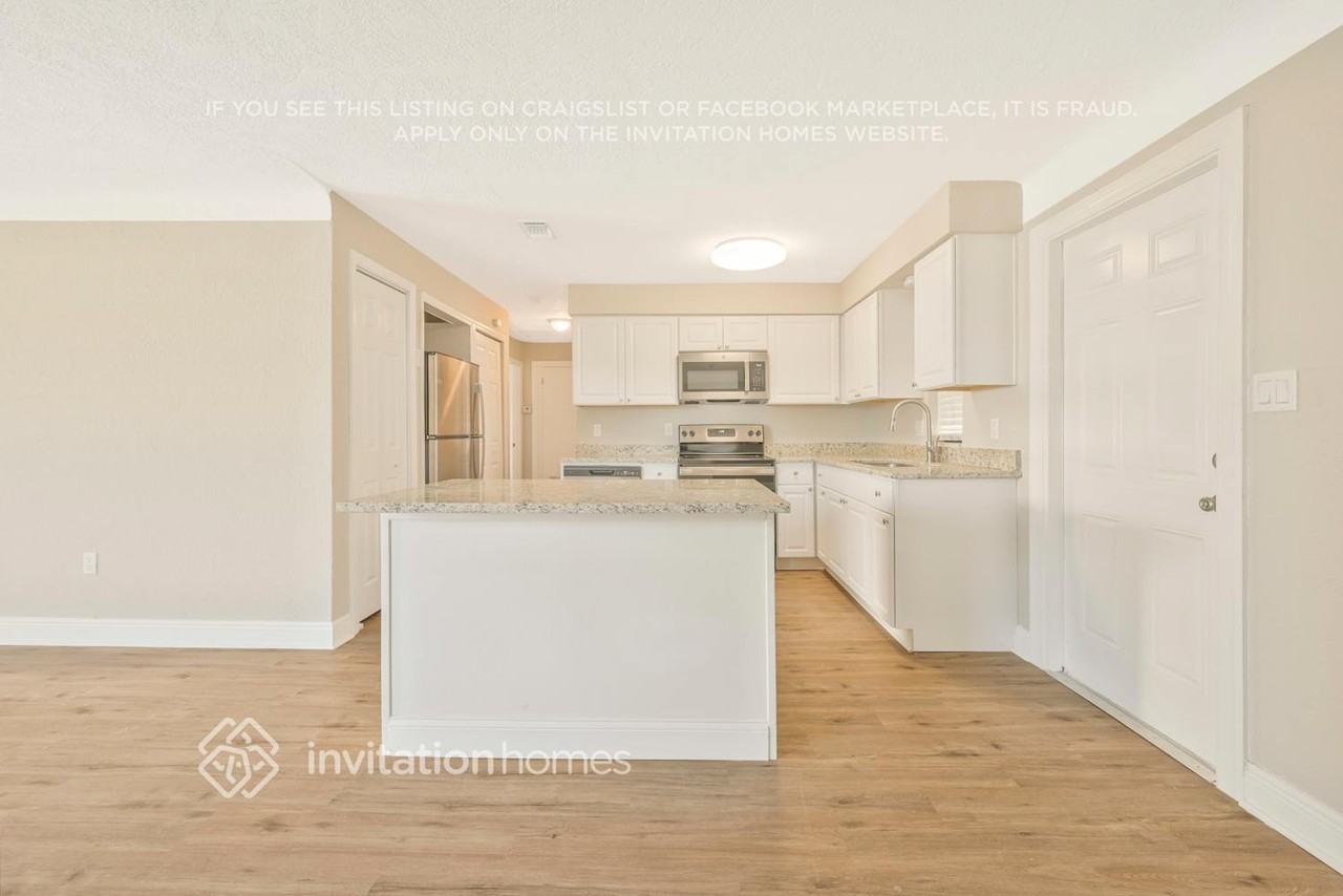 1830 Williams Manor Ave - Photo 5 of 23