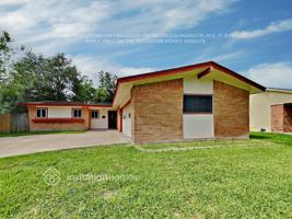 featured image of 10418 Winding Trail Rd