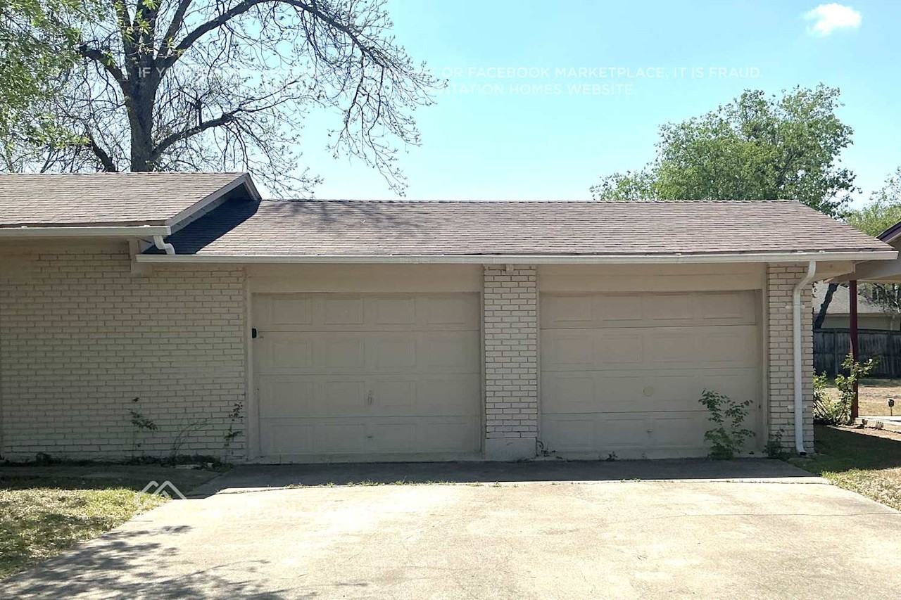 221 Ellis St - Photo 3 of 17