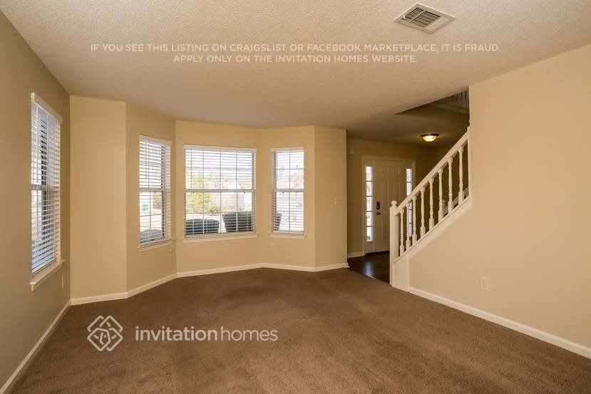 572 Lakewater View Dr - Photo 3 of 22