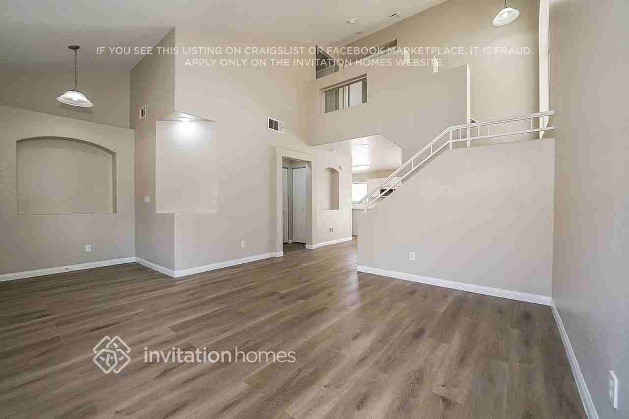 1715 Ashburn Dr - Photo 3 of 17