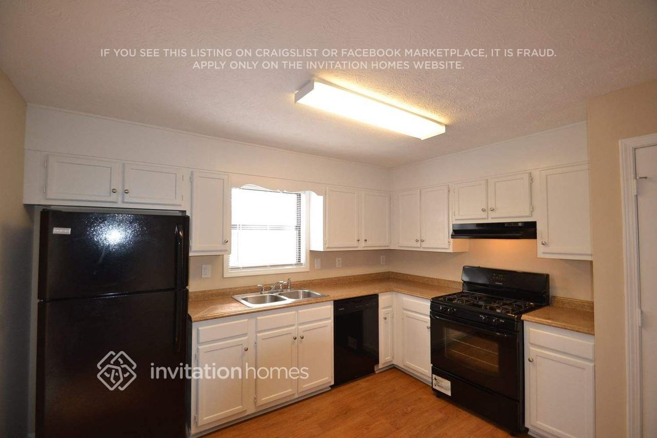 6075 Cowan Mill Rd - Photo 3 of 10