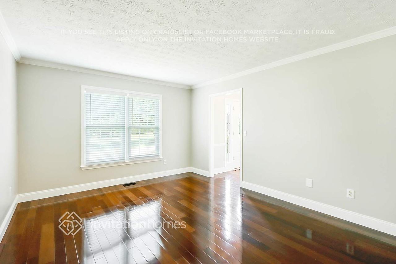 3206 Elizabeth Ln - Photo 4 of 28