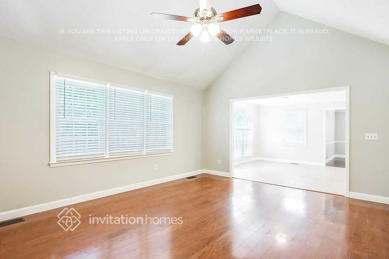 3206 Elizabeth Ln - Photo 5 of 28