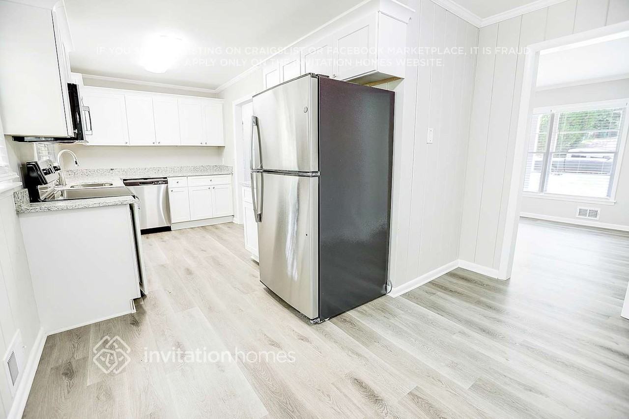 3582 Highwood Dr Sw - Photo 3 of 13