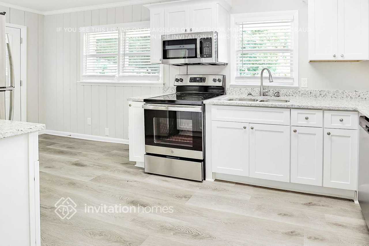 3582 Highwood Dr Sw - Photo 4 of 13