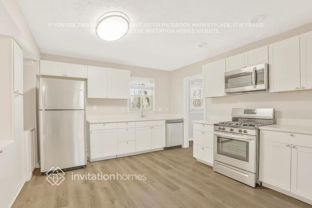 6043 Wandering Way - Photo 7 of 20