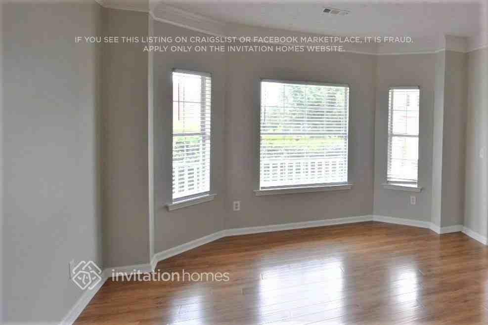 541 Chaucer Way - Photo 2 of 14