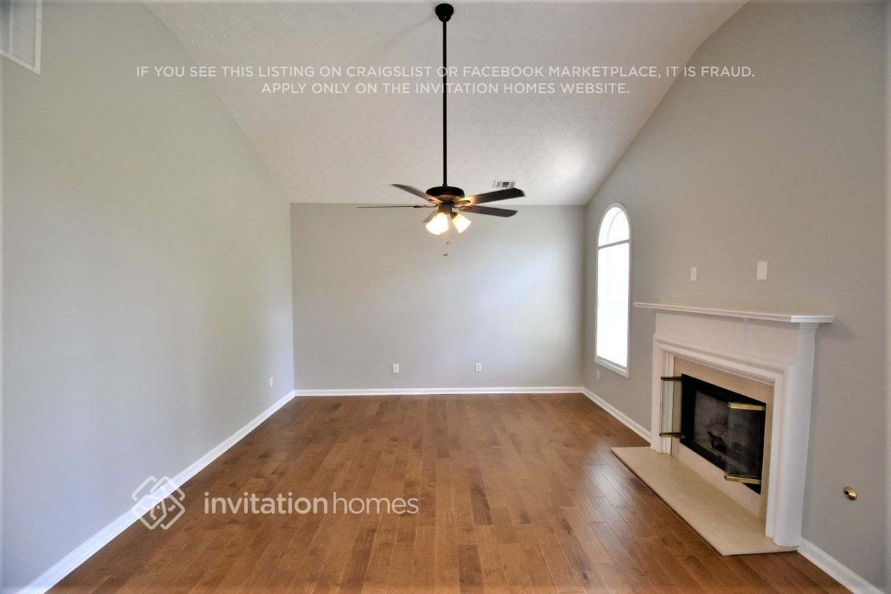 541 Chaucer Way - Photo 3 of 14