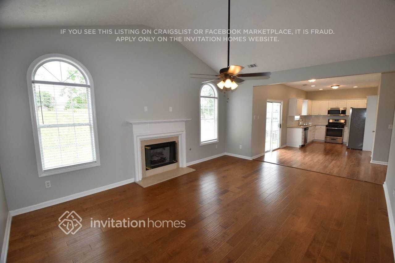 541 Chaucer Way - Photo 4 of 14