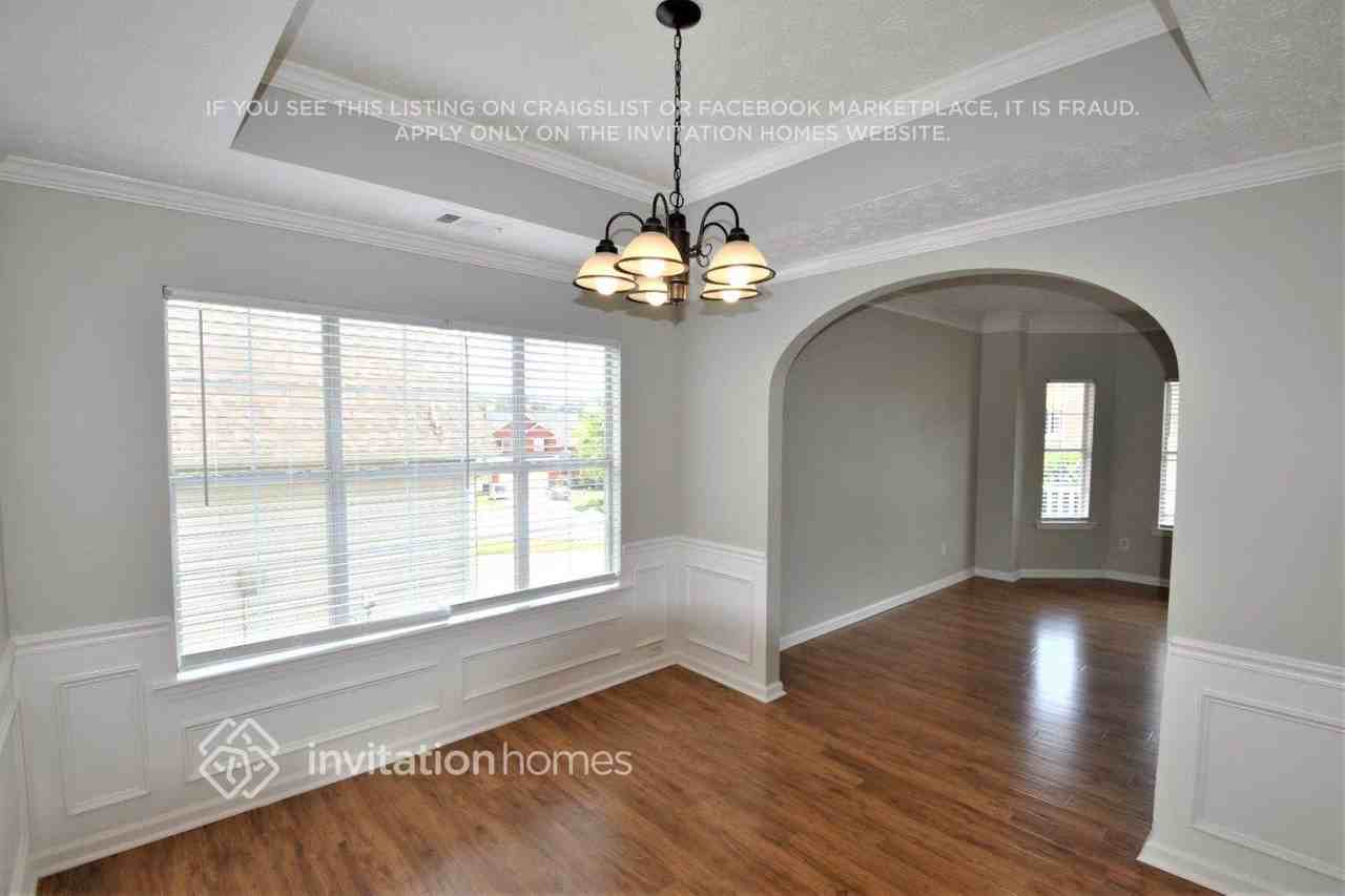 541 Chaucer Way - Photo 6 of 14