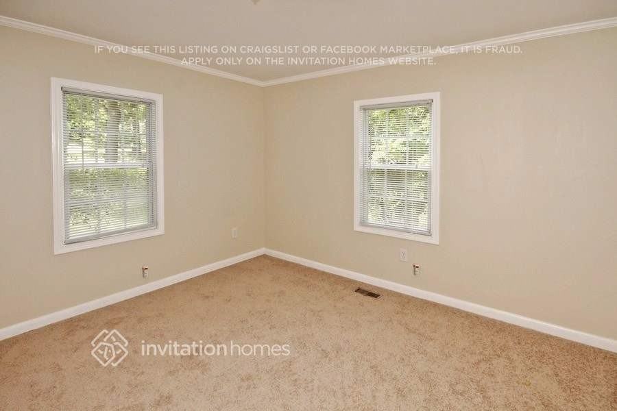 6323 Temple St - Photo 3 of 7