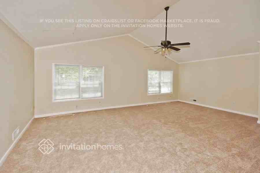 6323 Temple St - Photo 4 of 7