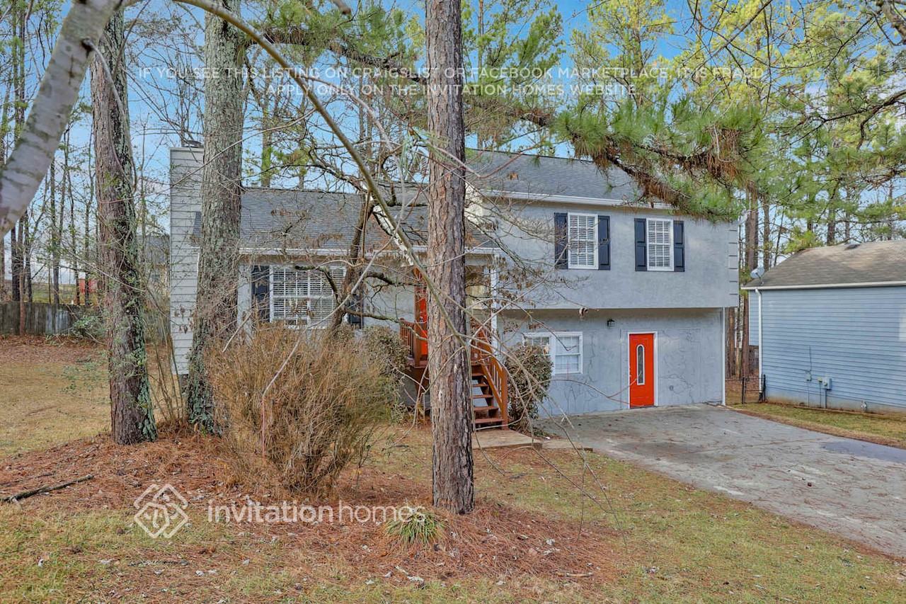 6380 Holborne Ln - Photo 3 of 29