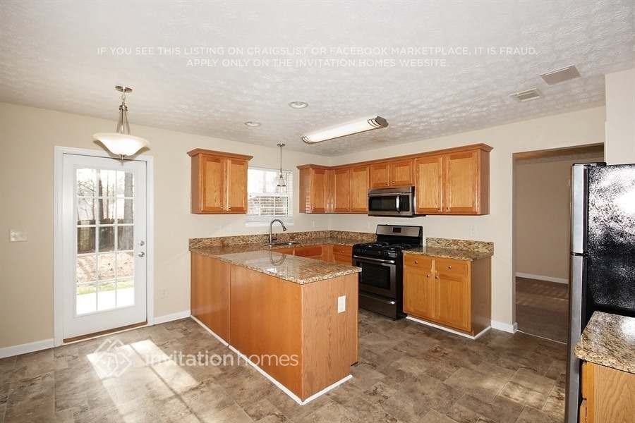3925 Bradford Walk Trl - Photo 4 of 20