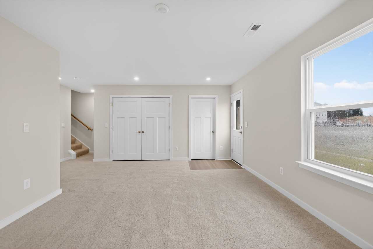 192 Covington Dr #1 - Photo 4 of 16