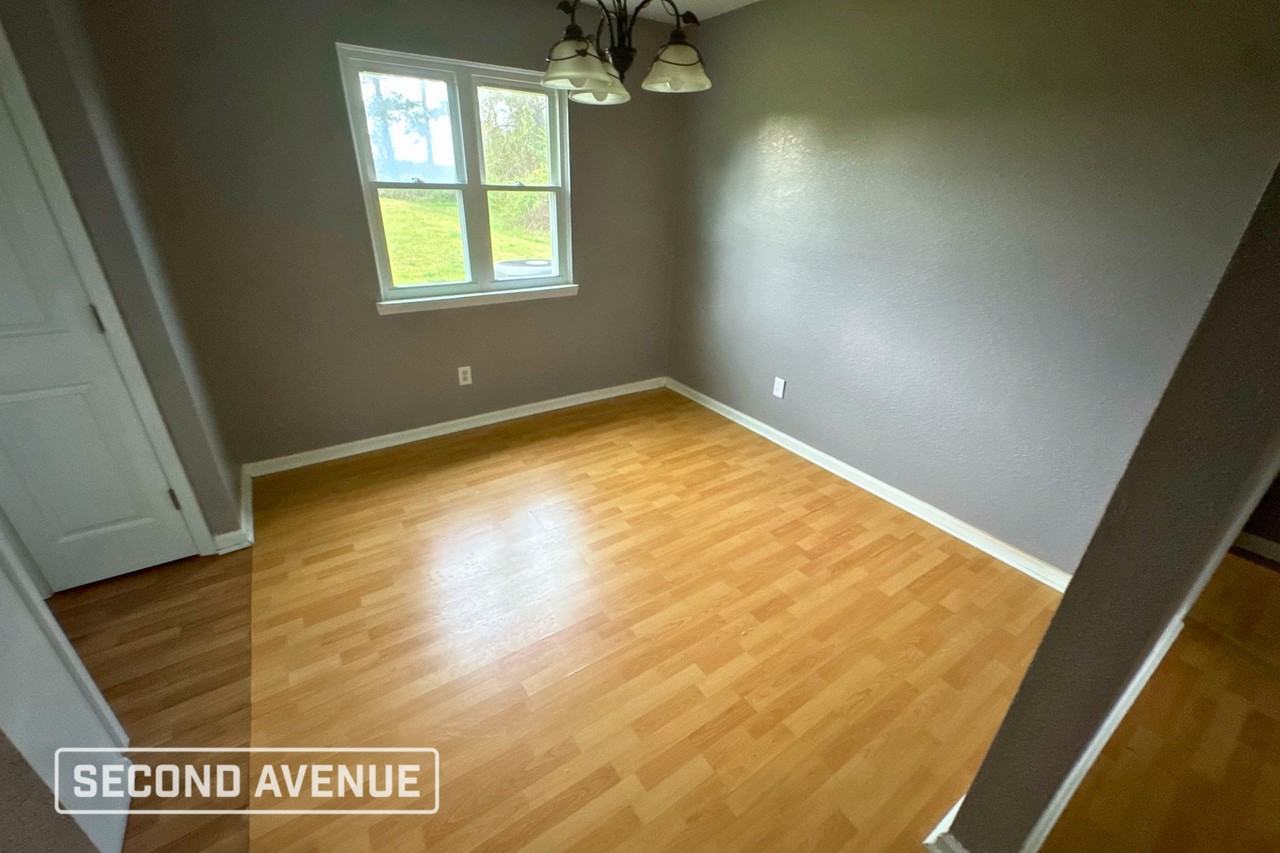 1005 Jennifer Dr - Photo 5 of 17