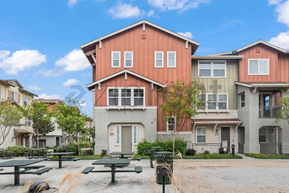 2077 Kiwi Walkway - Photo 2 of 24