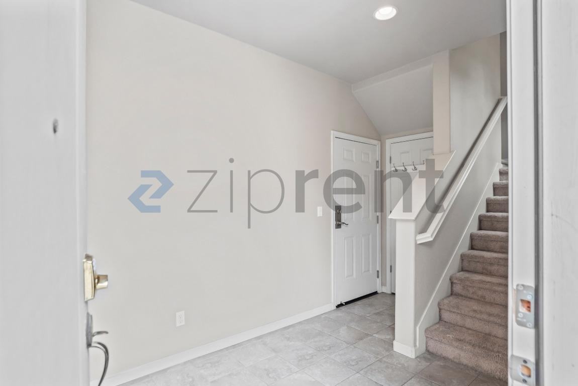 2077 Kiwi Walkway - Photo 5 of 24