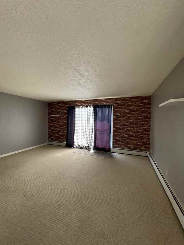 Viking Apartments - Photo 3 of 9