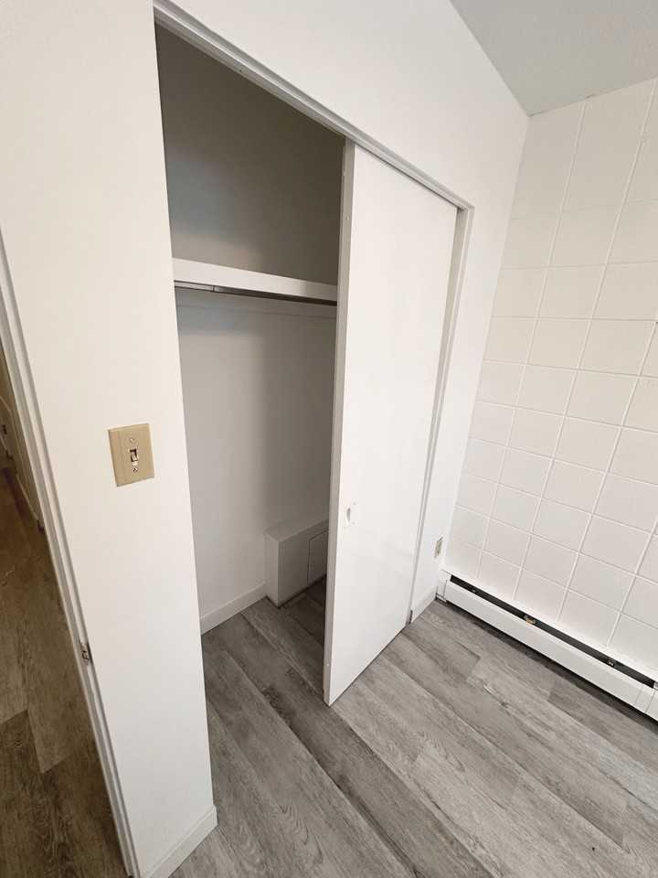 2929 Unwin - Photo 7 of 23