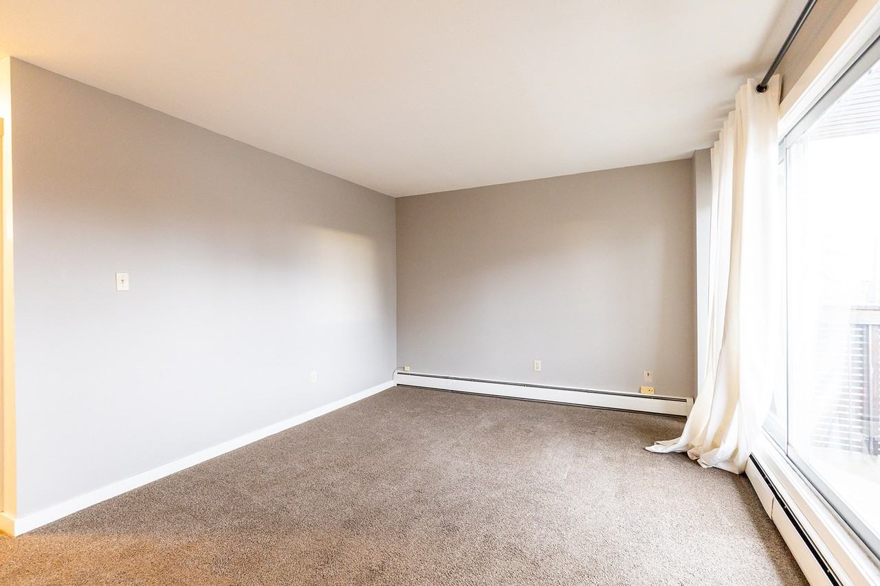 College 1127 - Photo 6 of 13