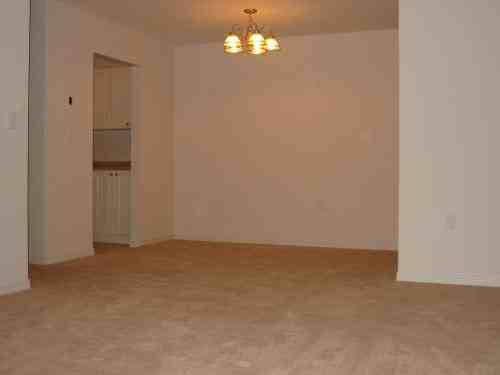 175 Wellington St. S - Photo 3 of 7