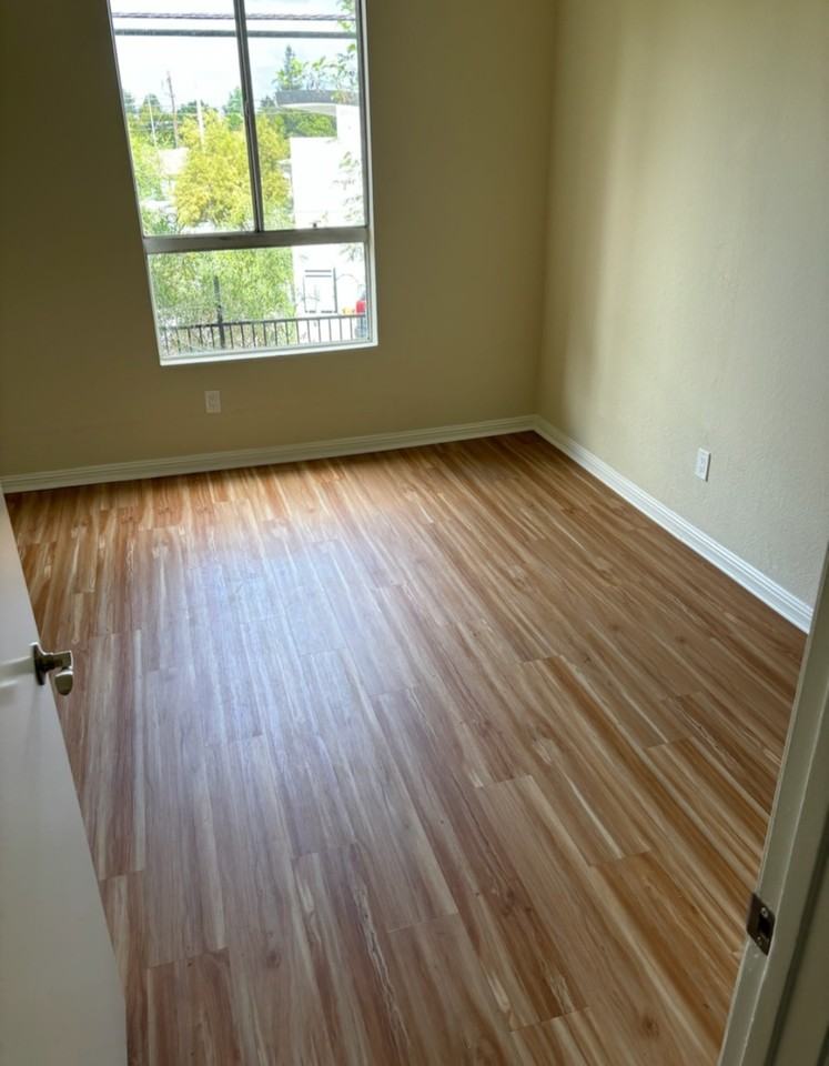 22859 Del Valle Street - Photo 5 of 12